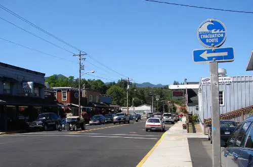 The city of Nehalem, Washington, shown with the internationally-adopted tsunami-evacuation sign. 
