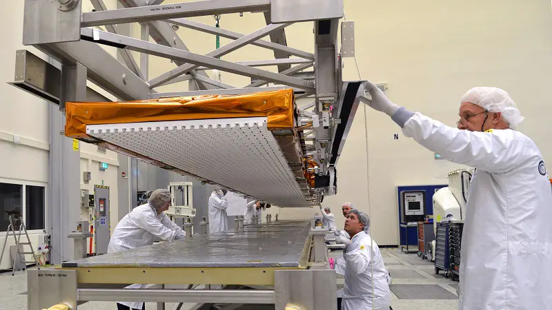 Sentinel-1B antenna readied for transport to meet its spacecraft. Photo: Airbus DS /A. Ruttloff