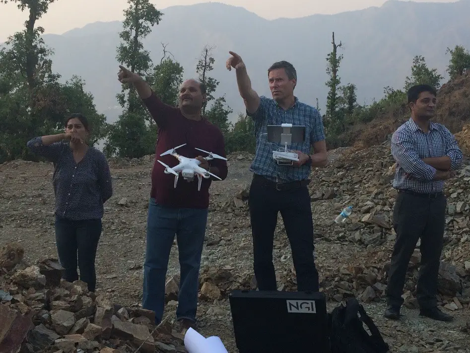 Dr. Bhoop Singh (DST) and Helge Smebye (NGI) discussing where to send the drone.