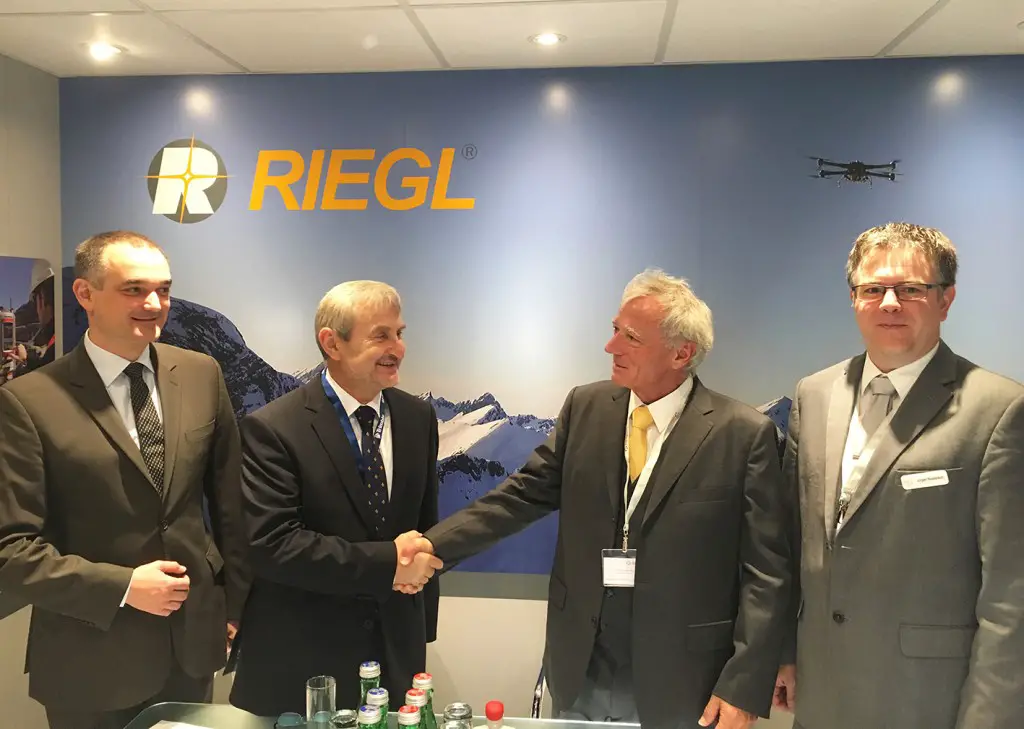 RIEGL VQ-1560i Launch Customer OPEGIEKA (from left to right: Jacek Krawiec, CEO of RIEGL’s Polish distribution partner Laser-3D, Florian Romanowski, President of OPEGIEKA, Dr. Johannes Riegl, RIEGL CEO, Jürgen Nussbaum, RIEGL Director International Sales)