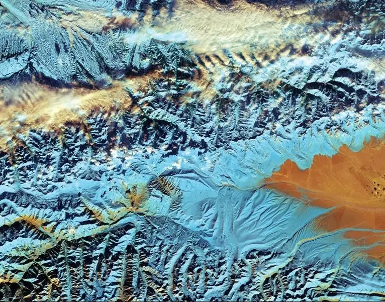 China´s Tian Shan Mountains, copyright: contains modified Copernicus Sentinel data (2016), processed by ESA
