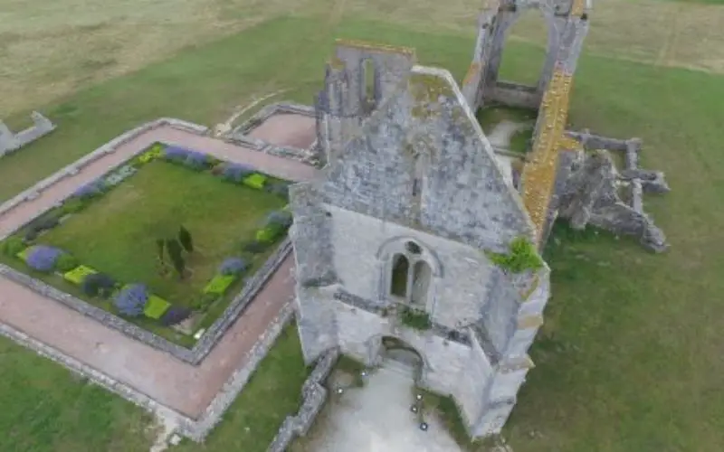 Leveraging 3D Modeling and Printing Skills as a Service: Mapping the Abbey of Chateliers and Church of Ars-en-Ré